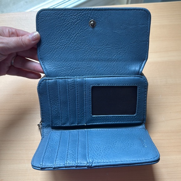 Wrangler Trifold Wallet/ Wristlet Light Blue - Picture 5 of 10
